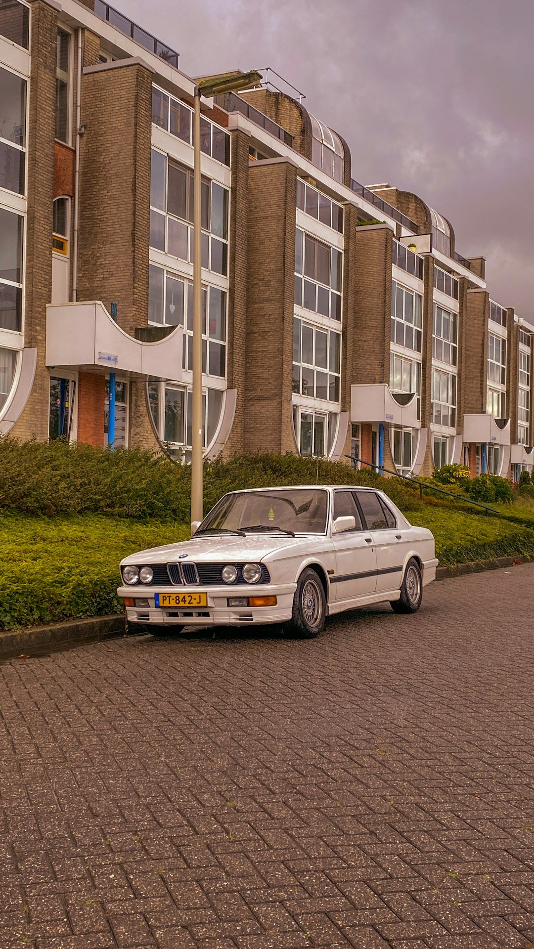 a car parked in front of a building
