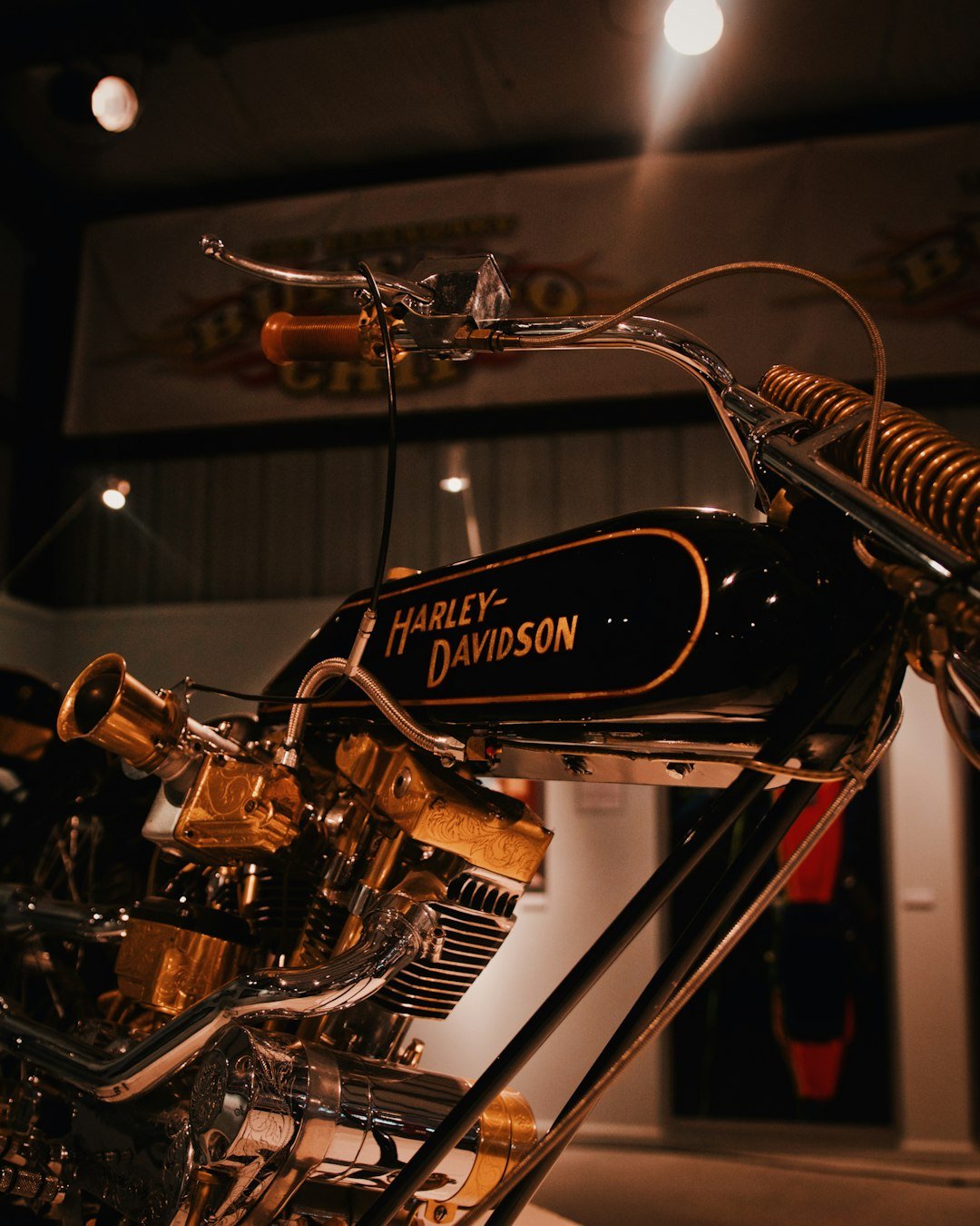 black and gray Harley-Davidson motorcycle close-up photography