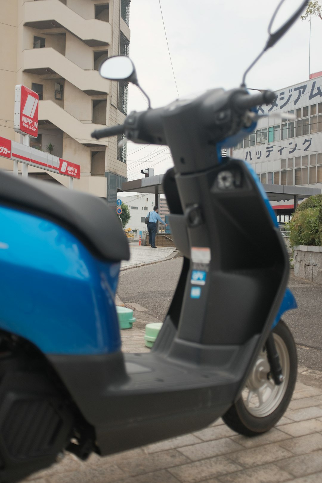 black and blue motor scooter